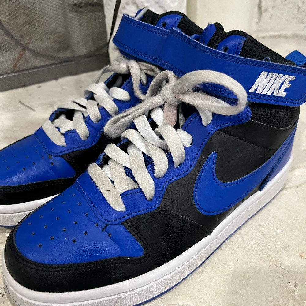 Boys Black and Blue Nikes size 3.5